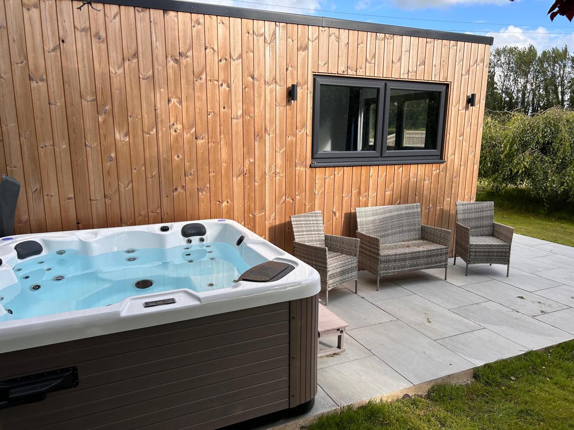 Court Lane Stables - Premium Rural Retreat With Hot Tub Villa Hadlow Exterior photo